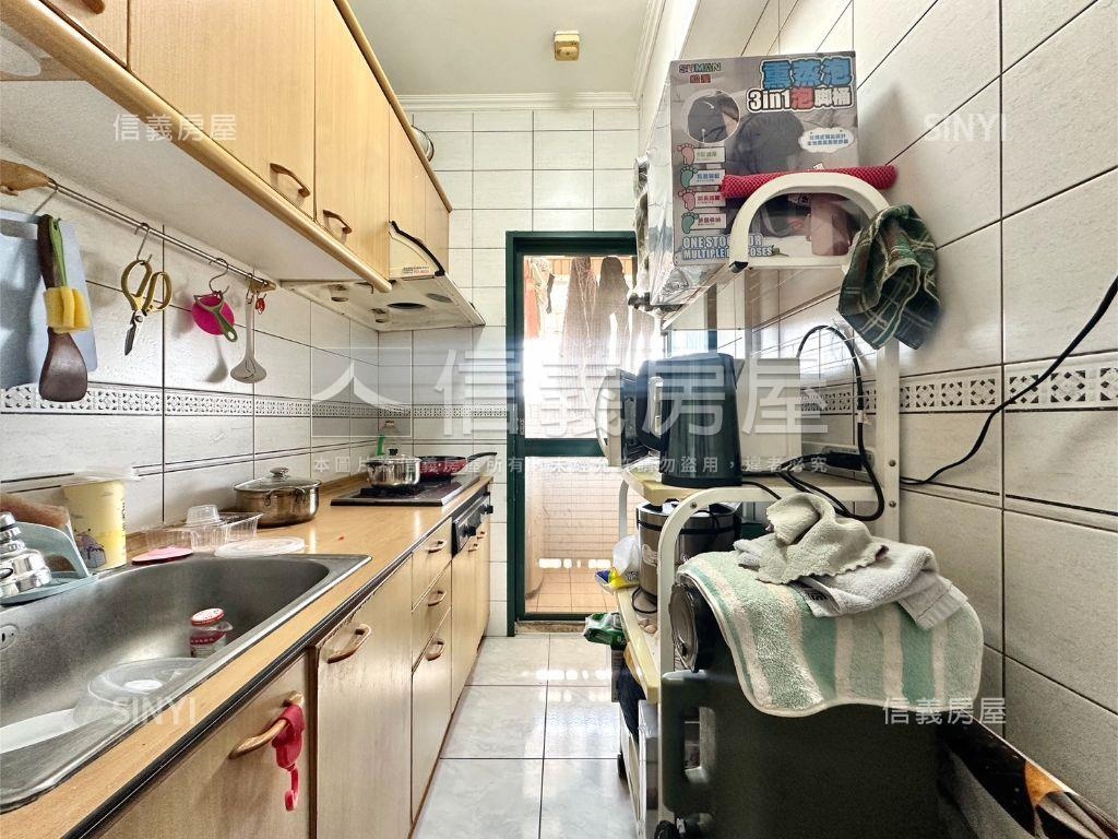 國際別墅兩房車位房屋室內格局與周邊環境