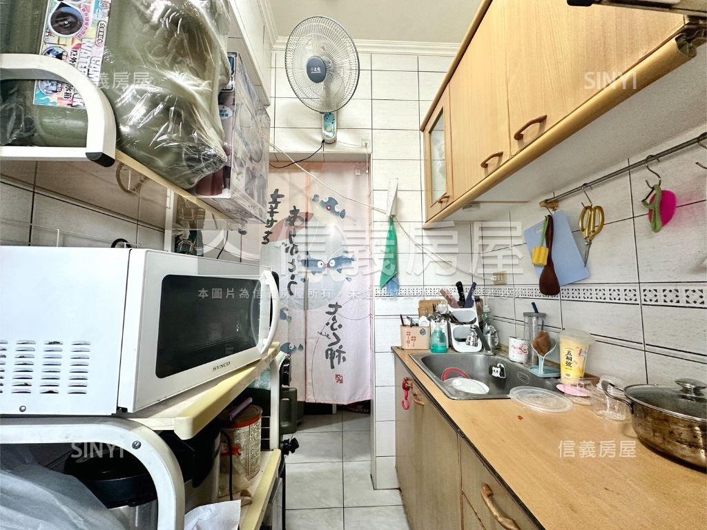 國際別墅兩房車位房屋室內格局與周邊環境