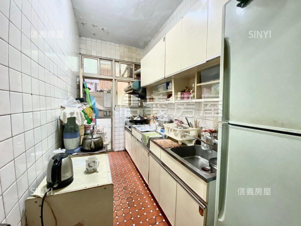 信義國中旁大空間房屋室內格局與周邊環境