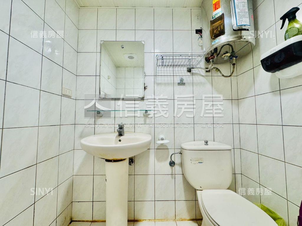 捷運邊間雙面採光套房房屋室內格局與周邊環境