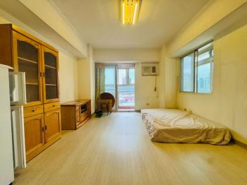 捷運邊間雙面採光套房