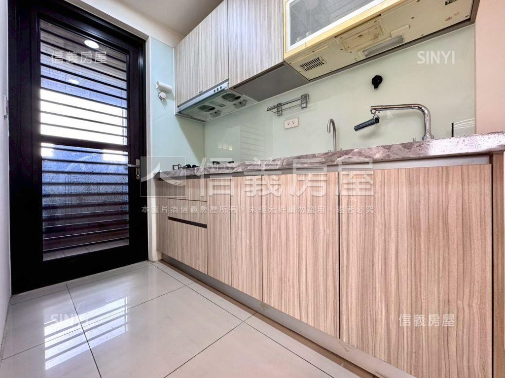 坤悅君品朝東南裝潢戶房屋室內格局與周邊環境