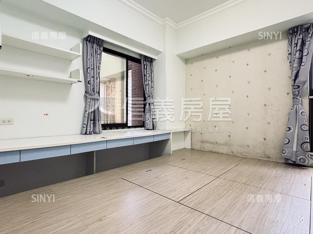 專任巴黎花都景觀兩房車位房屋室內格局與周邊環境