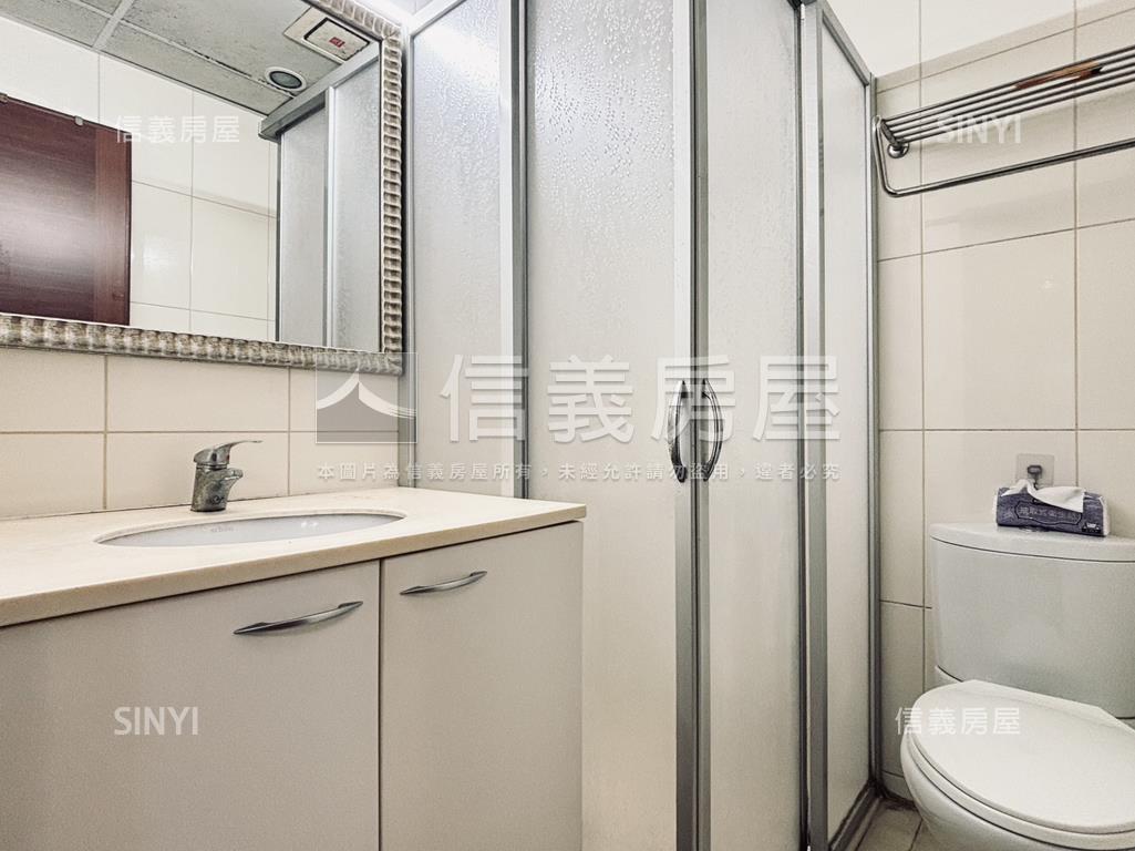 專任巴黎花都景觀兩房車位房屋室內格局與周邊環境