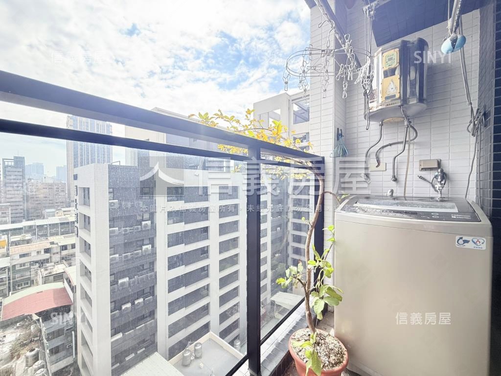 華尚ＤＥＡＲ精美兩房車位房屋室內格局與周邊環境