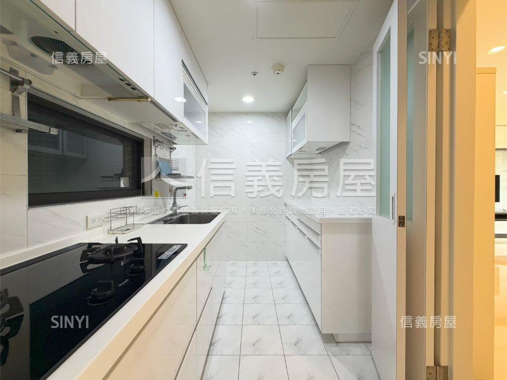 仁愛好樣★精美兩房車位房屋室內格局與周邊環境