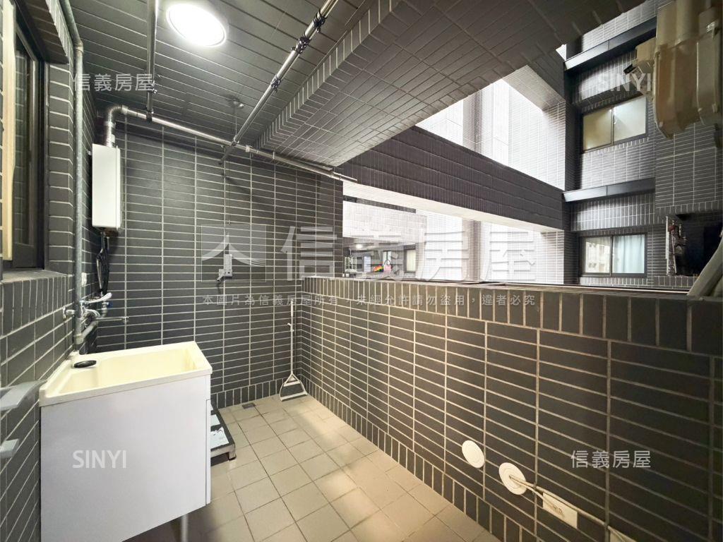 仁愛好樣★精美兩房車位房屋室內格局與周邊環境