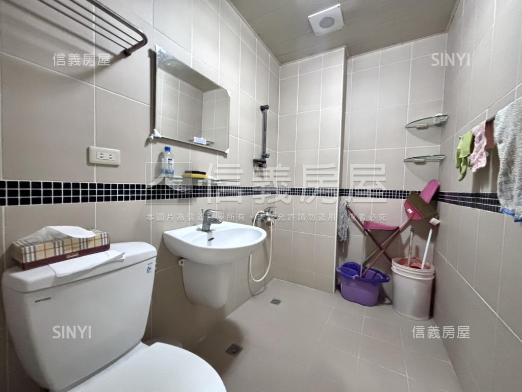 興中４套房方便停車美透天房屋室內格局與周邊環境