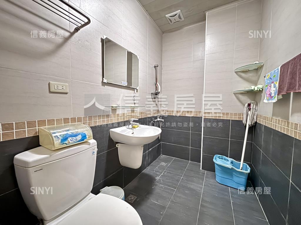 興中４套房方便停車美透天房屋室內格局與周邊環境