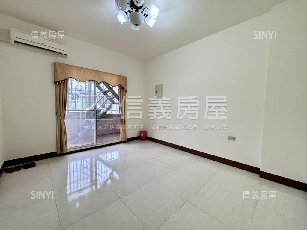 興中４套房方便停車美透天房屋室內格局與周邊環境