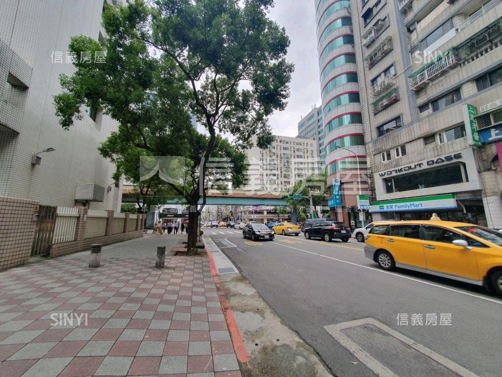 正長春路人潮店面房屋室內格局與周邊環境
