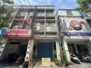 成功正路邊間金透店
