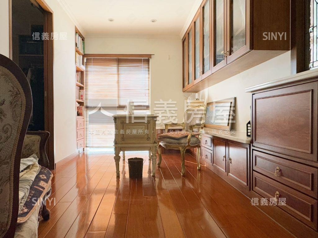 政大御花園雙車位四房房屋室內格局與周邊環境