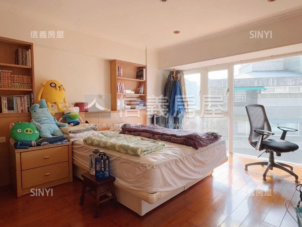 政大御花園雙車位四房房屋室內格局與周邊環境