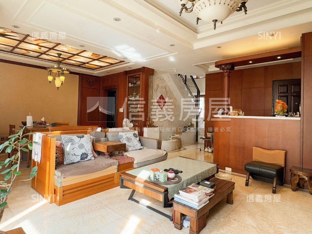 政大御花園雙車位四房房屋室內格局與周邊環境