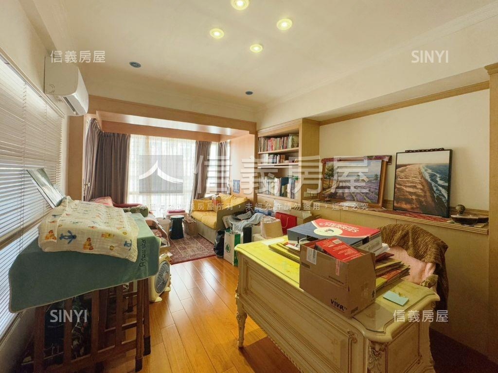 政大御花園雙車位四房房屋室內格局與周邊環境