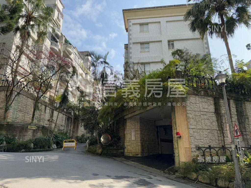 政大御花園雙車位四房房屋室內格局與周邊環境