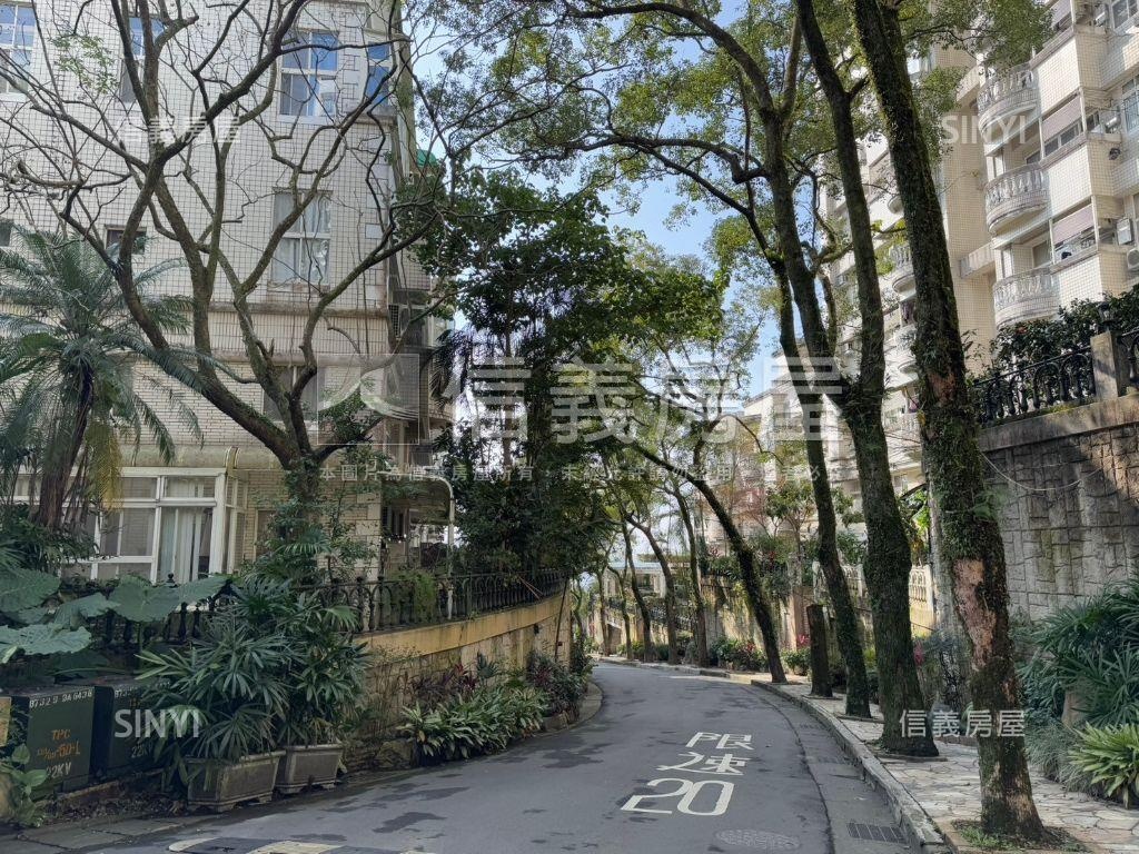 政大御花園雙車位四房房屋室內格局與周邊環境