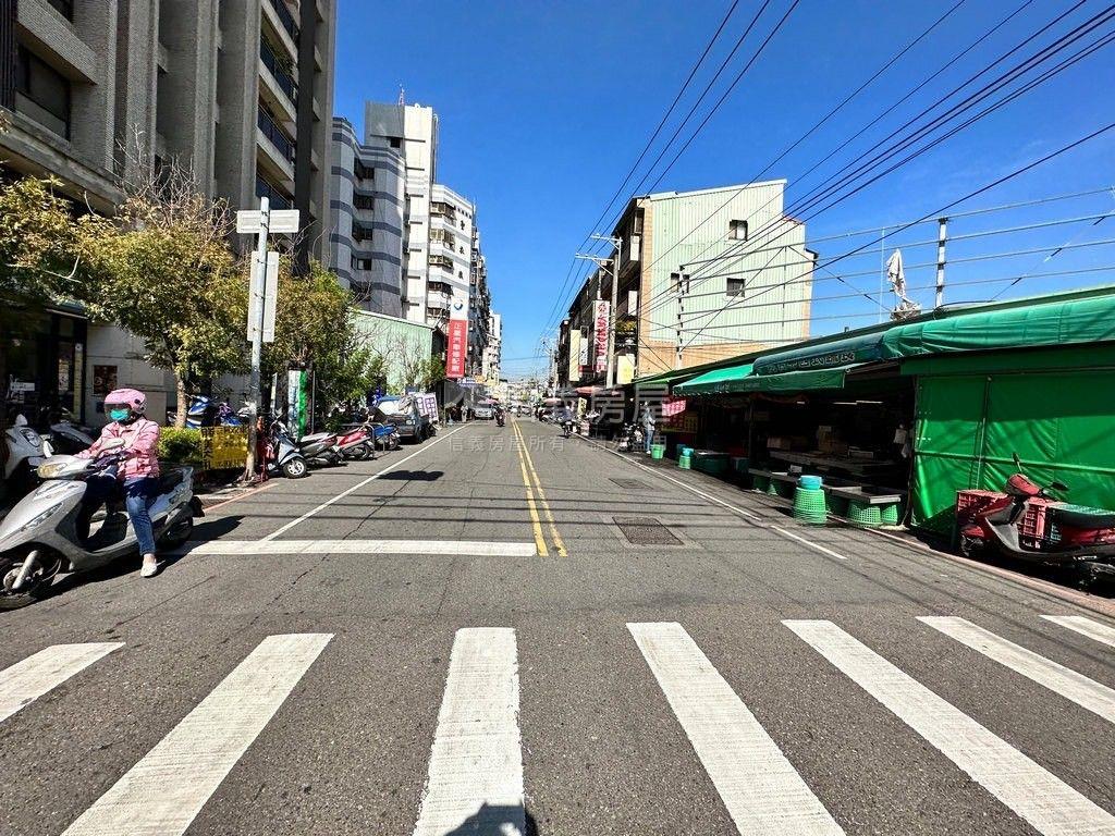專任益民商圈三房平車房屋室內格局與周邊環境