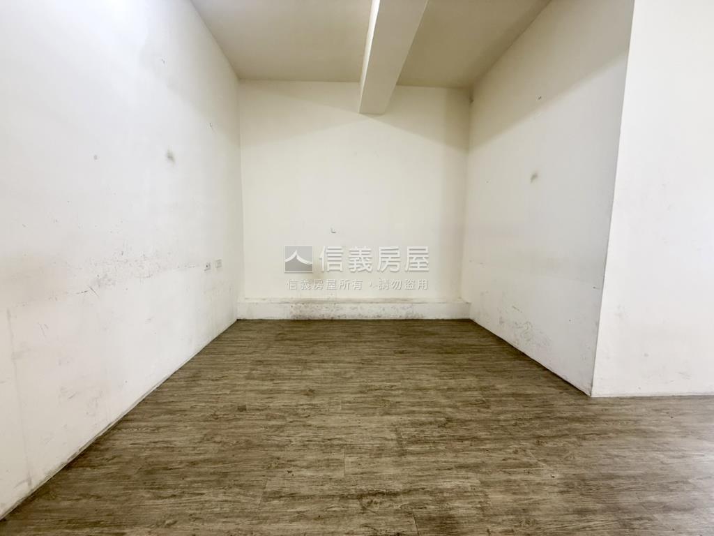 小港｜近機場捷運美三房房屋室內格局與周邊環境