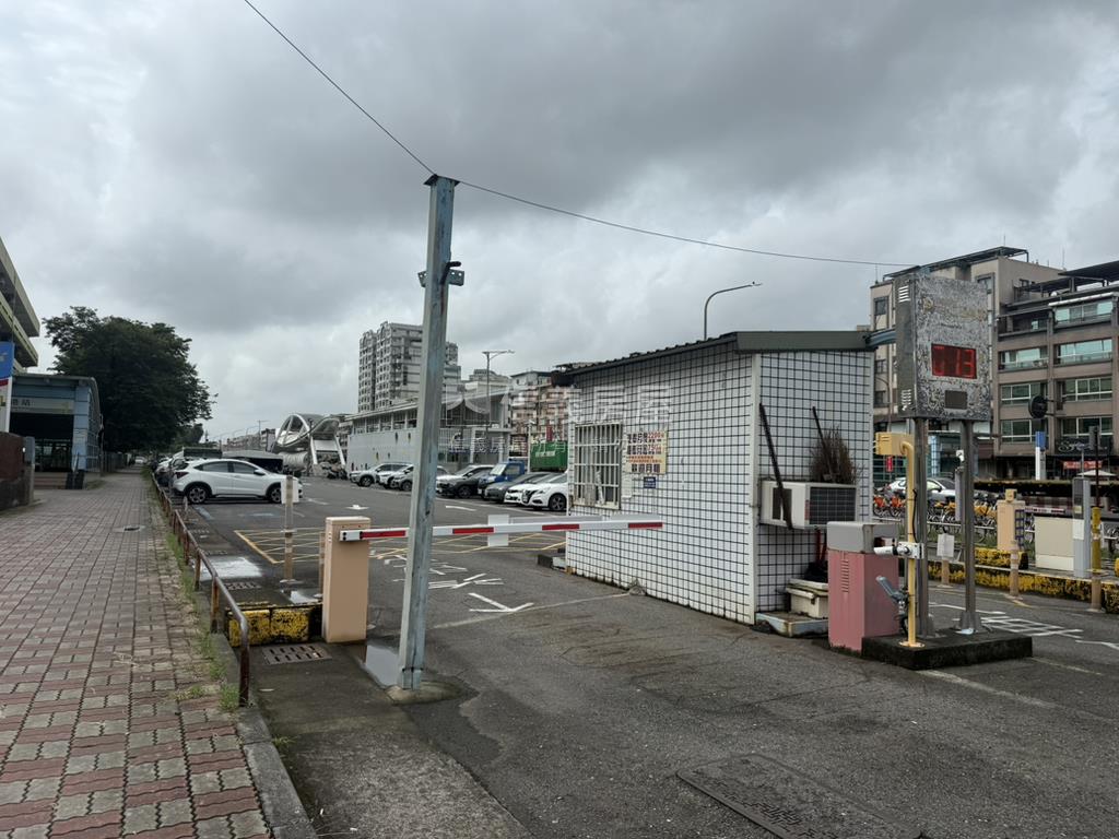 小港｜近機場捷運美三房房屋室內格局與周邊環境
