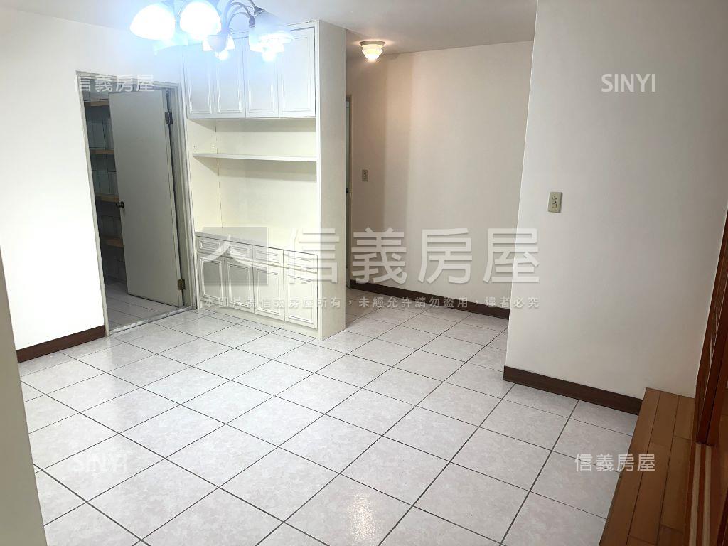 羅馬山莊三房平面車位房屋室內格局與周邊環境