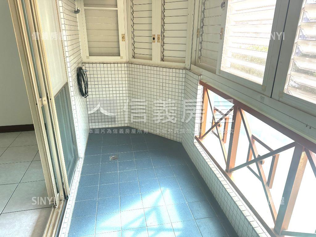 羅馬山莊三房平面車位房屋室內格局與周邊環境