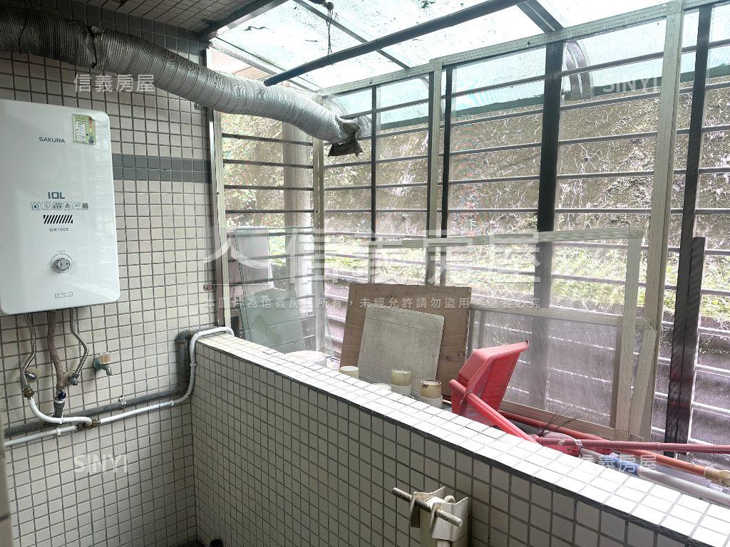 羅馬山莊三房平面車位房屋室內格局與周邊環境