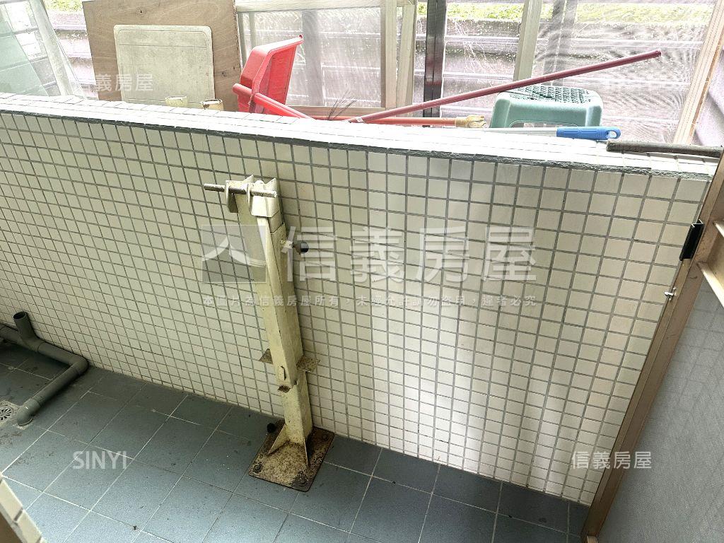 羅馬山莊三房平面車位房屋室內格局與周邊環境