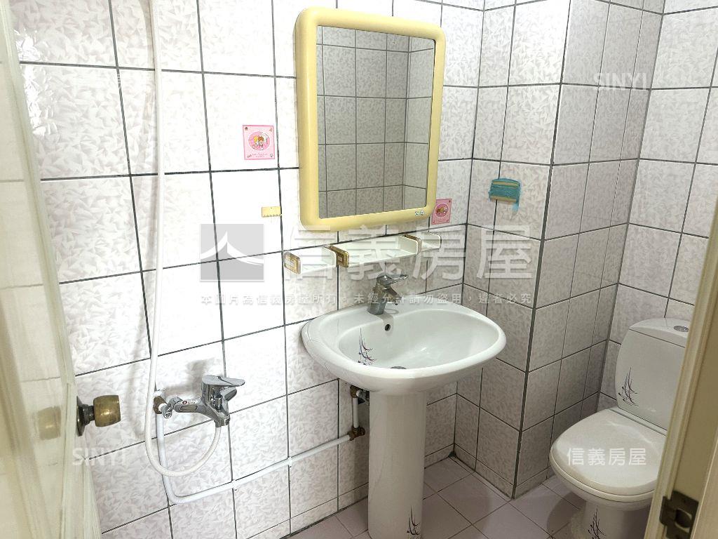 羅馬山莊三房平面車位房屋室內格局與周邊環境