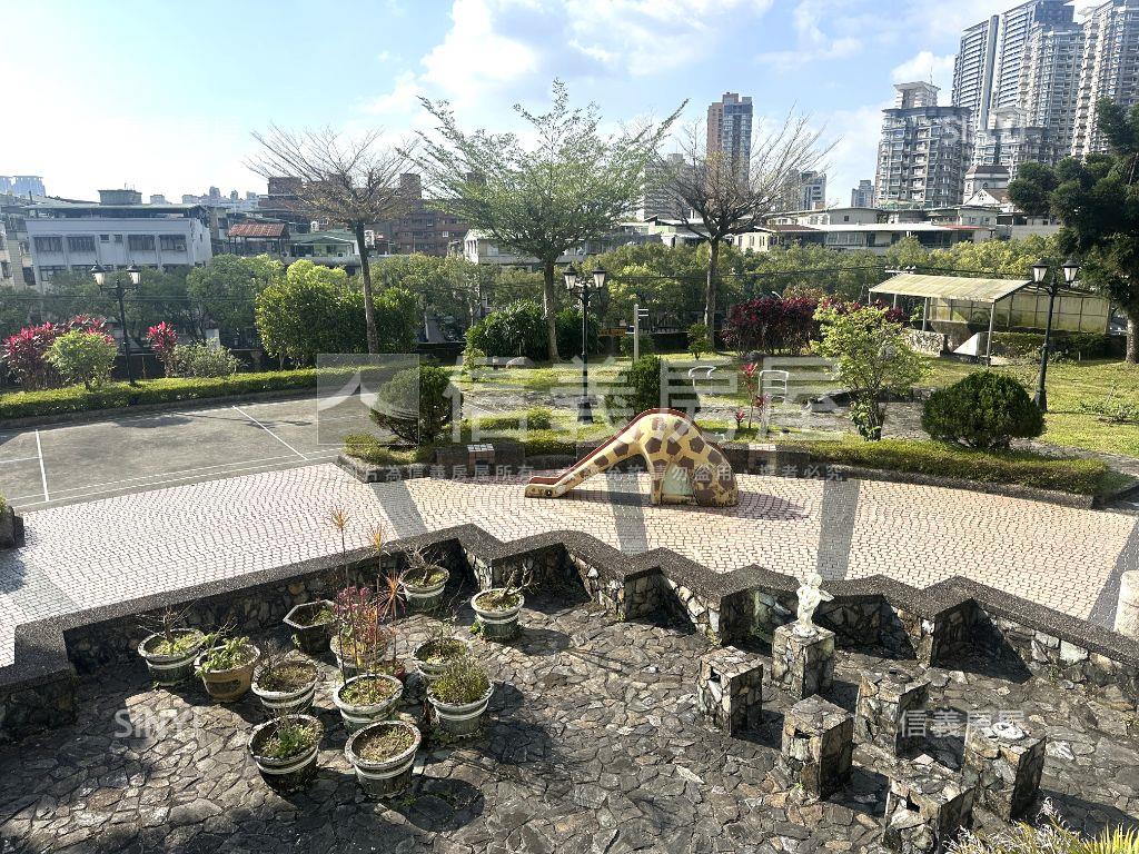 羅馬山莊三房平面車位房屋室內格局與周邊環境