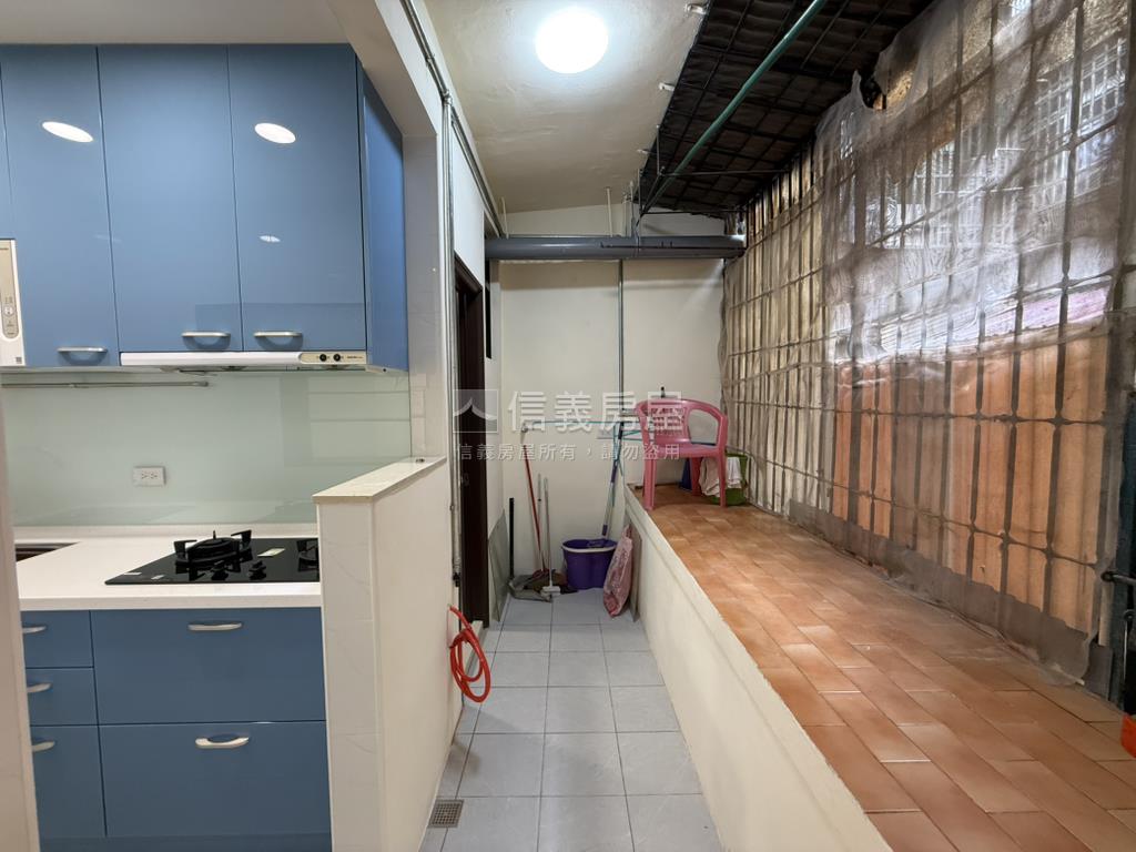 萬坪公園公寓２樓房屋室內格局與周邊環境