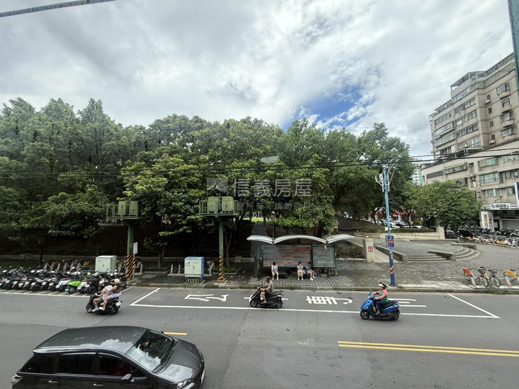 萬坪公園公寓２樓房屋室內格局與周邊環境