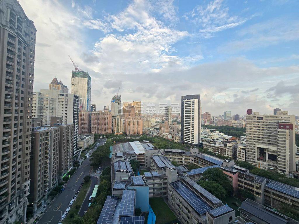 農十六頂峰首排美宅平車房屋室內格局與周邊環境