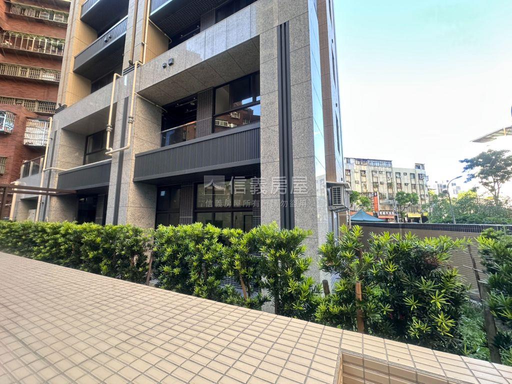 英倫公園Ω庭院三房車位房屋室內格局與周邊環境