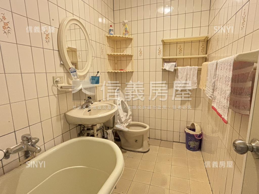 民族公寓頂加大空間房屋室內格局與周邊環境