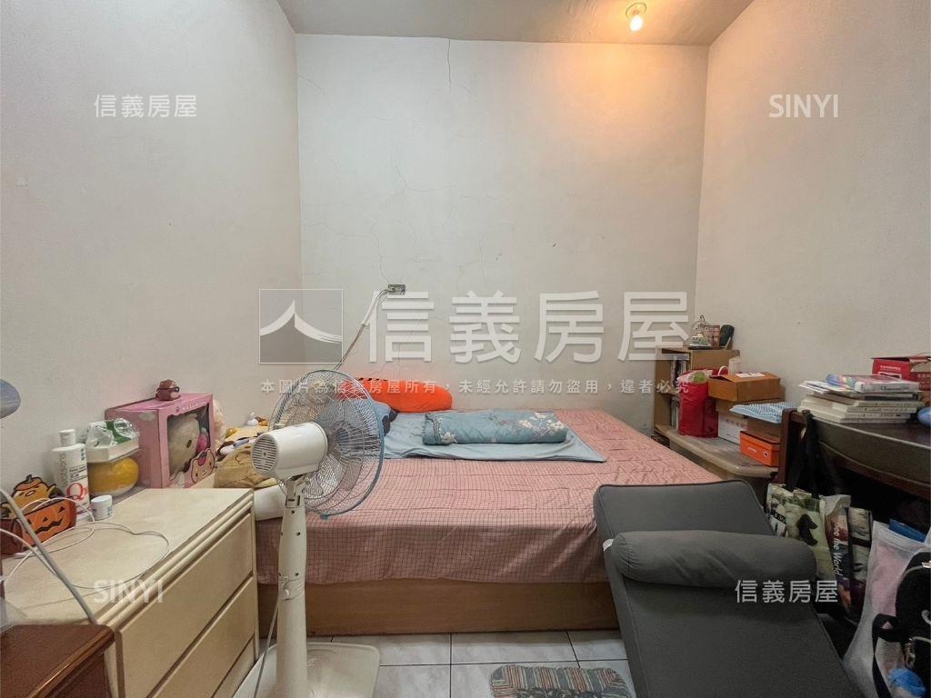 五甲正路邊間大地坪透天房屋室內格局與周邊環境