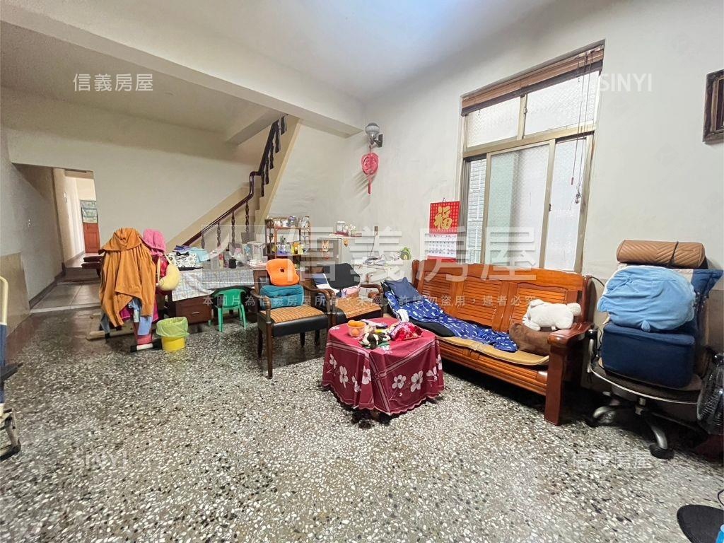 五甲正路邊間大地坪透天房屋室內格局與周邊環境