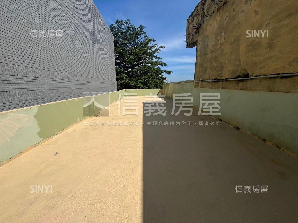 五甲正路邊間大地坪透天房屋室內格局與周邊環境