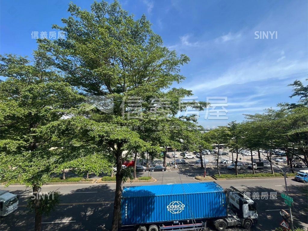 五甲正路邊間大地坪透天房屋室內格局與周邊環境