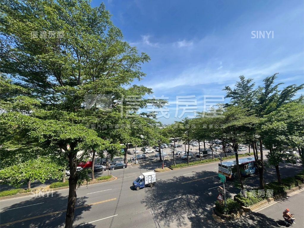 五甲正路邊間大地坪透天房屋室內格局與周邊環境