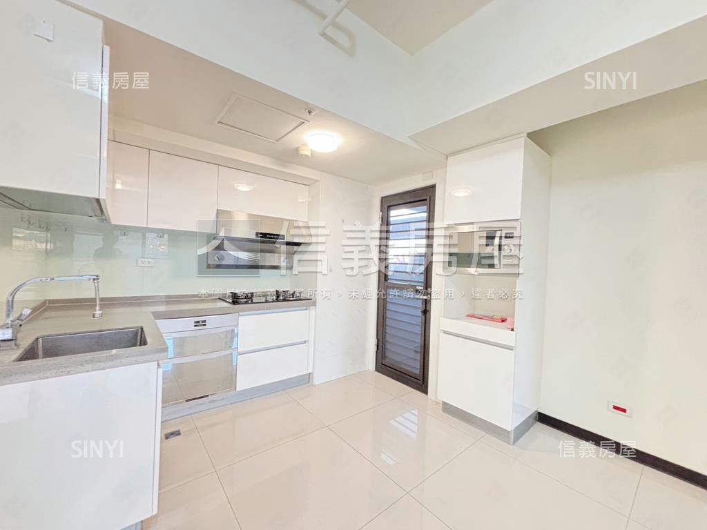 金馬迎春藏月三房車位房屋室內格局與周邊環境