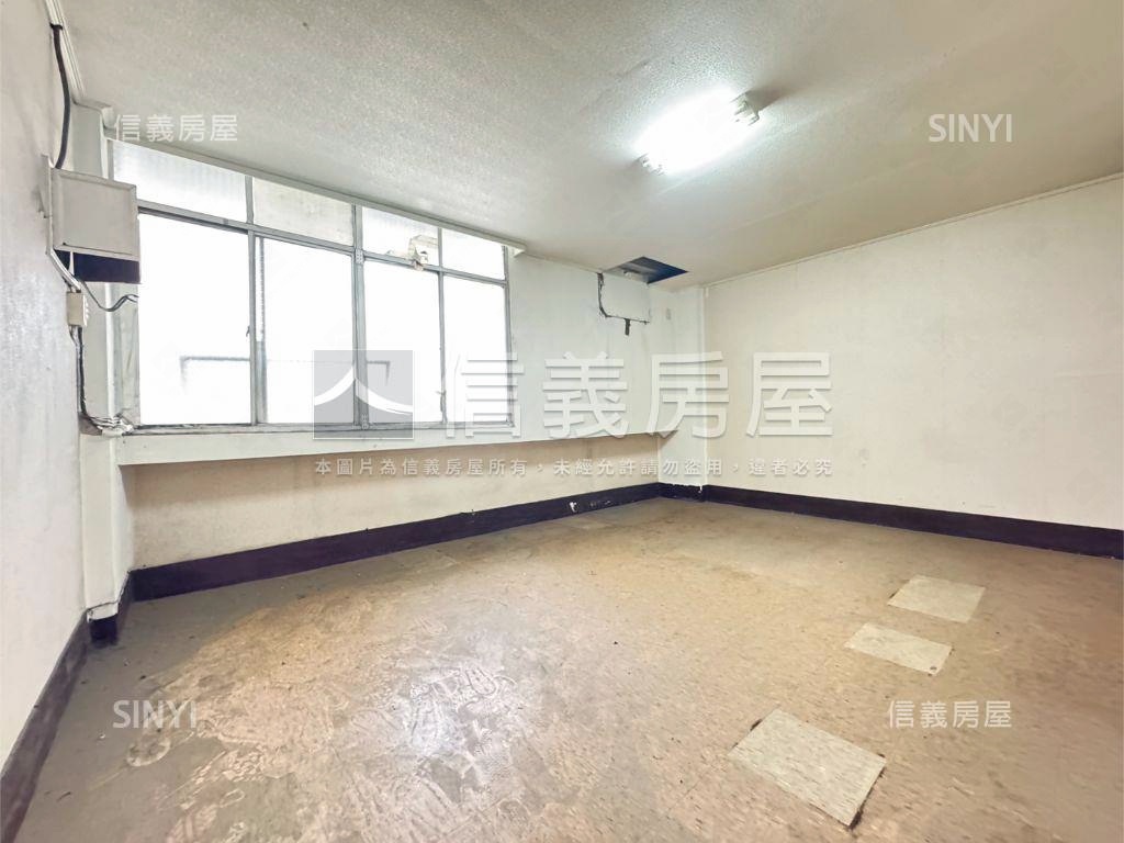 五甲南華正路店面住家房屋室內格局與周邊環境