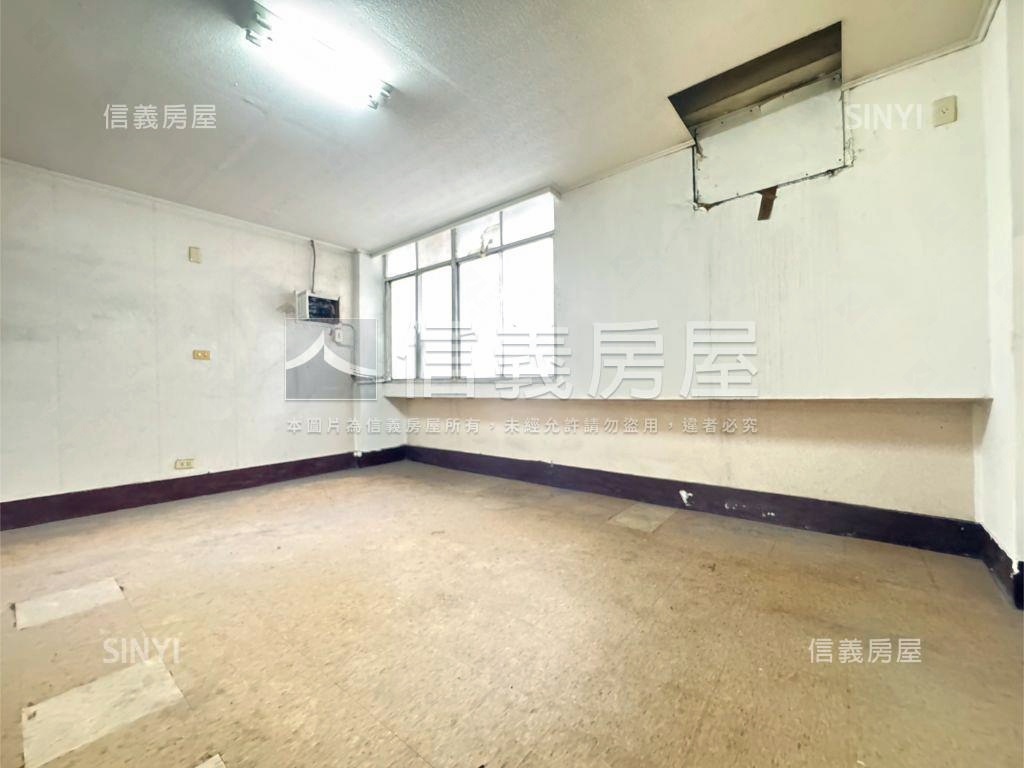 五甲南華正路店面住家房屋室內格局與周邊環境