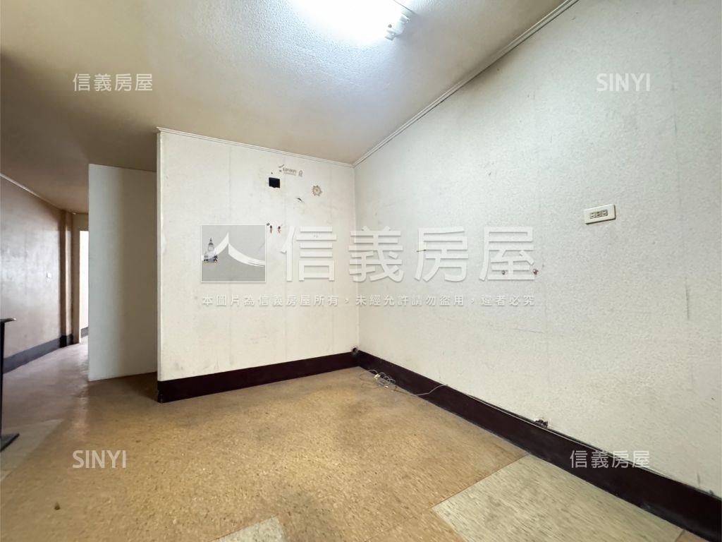 五甲南華正路店面住家房屋室內格局與周邊環境
