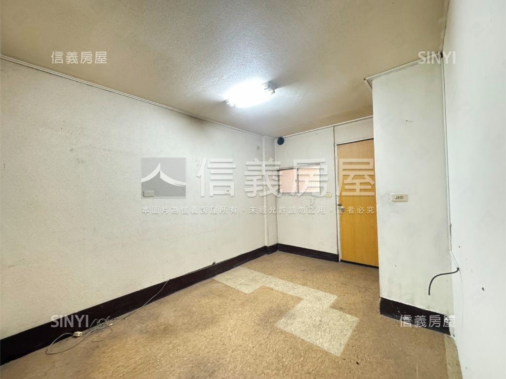 五甲南華正路店面住家房屋室內格局與周邊環境