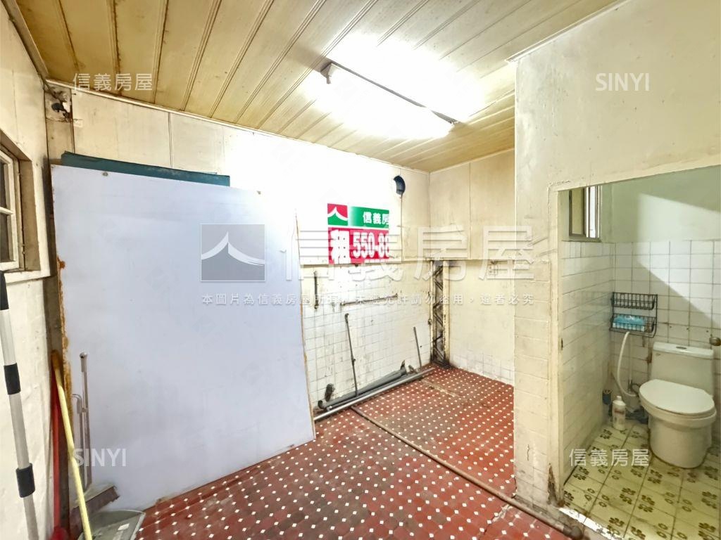 五甲南華正路店面住家房屋室內格局與周邊環境