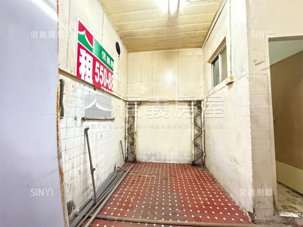 五甲南華正路店面住家房屋室內格局與周邊環境