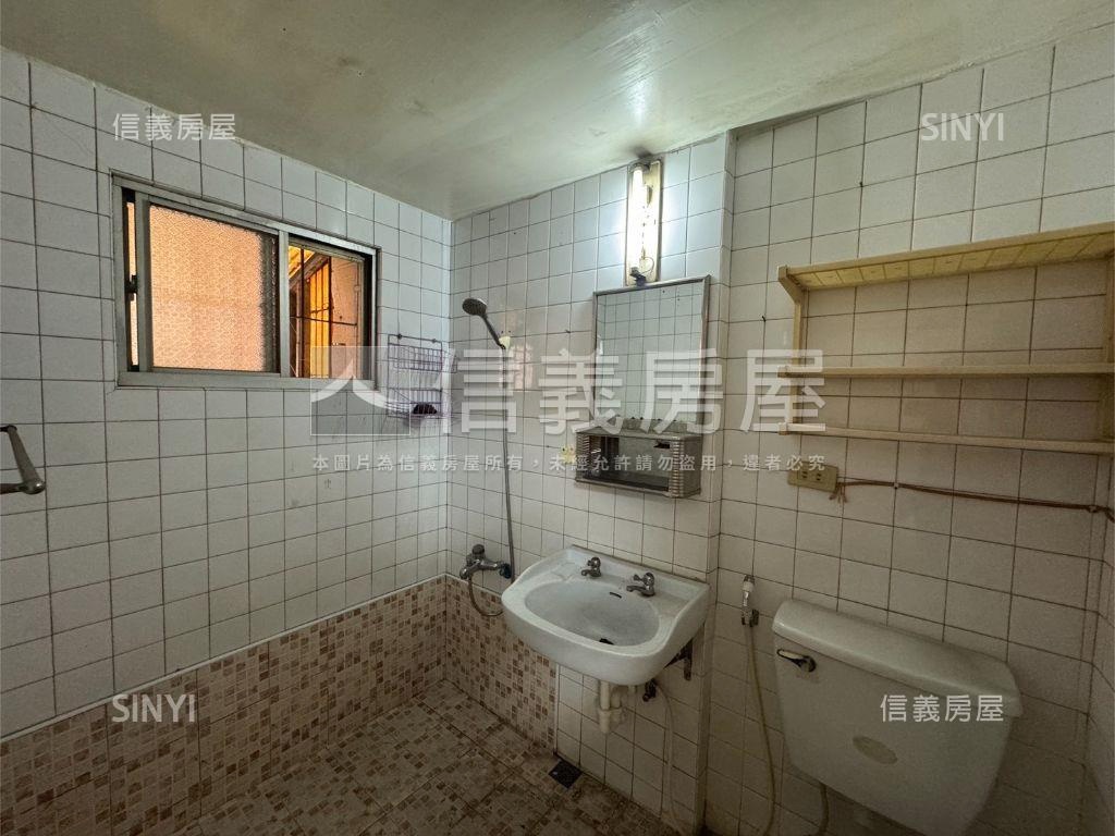 五甲南華正路店面住家房屋室內格局與周邊環境