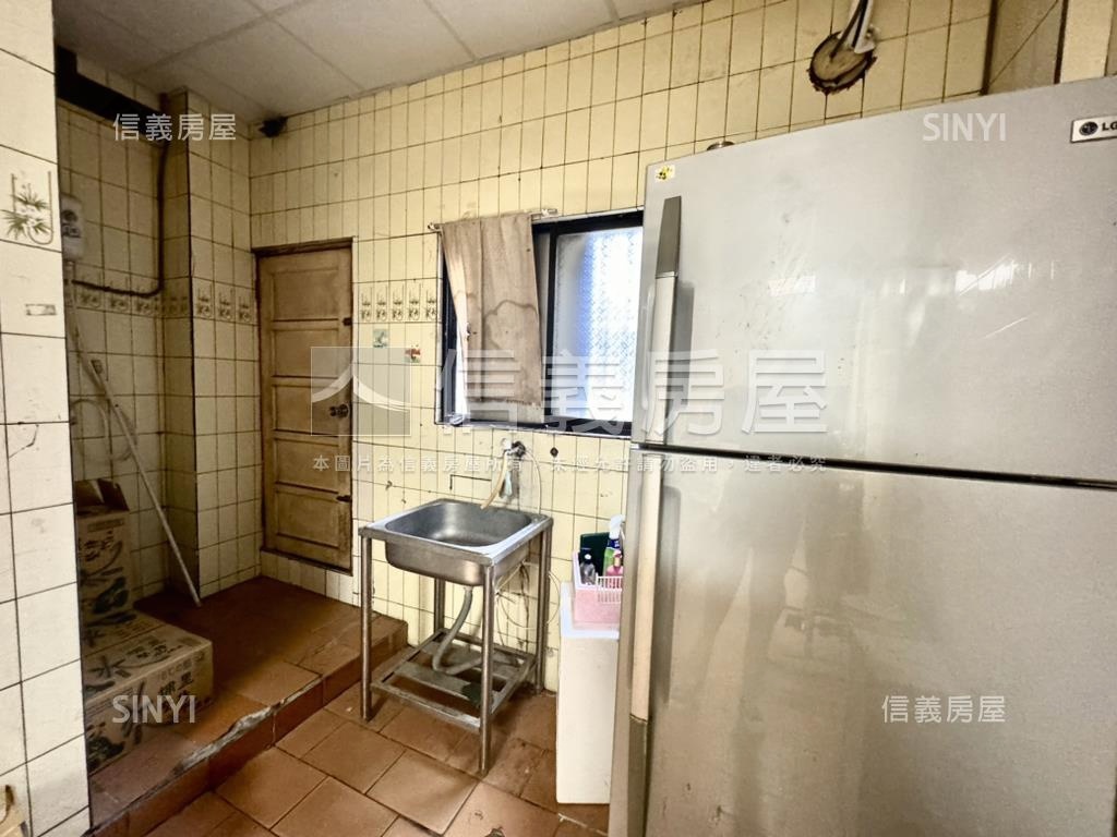 近水湳中央公園活路透天房屋室內格局與周邊環境